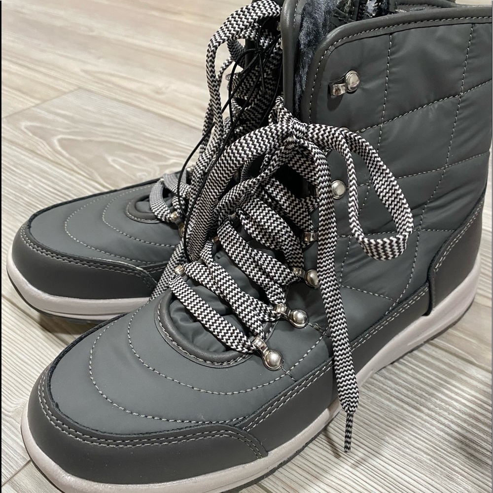 Hiking Boots Size 8 Brand New